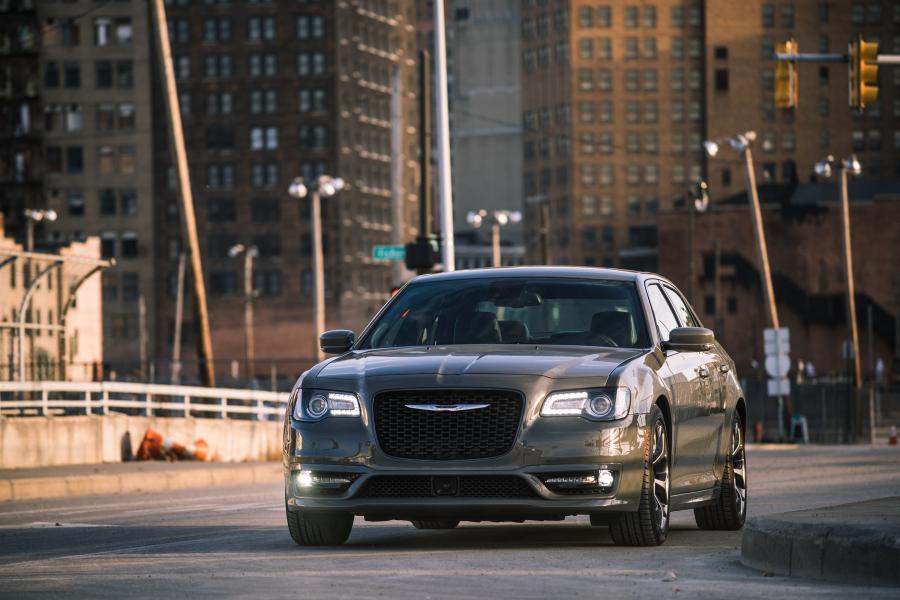  Chrysler 300S Sport Appearance Package (LX2) 2016 года  (фото 7 из 27)